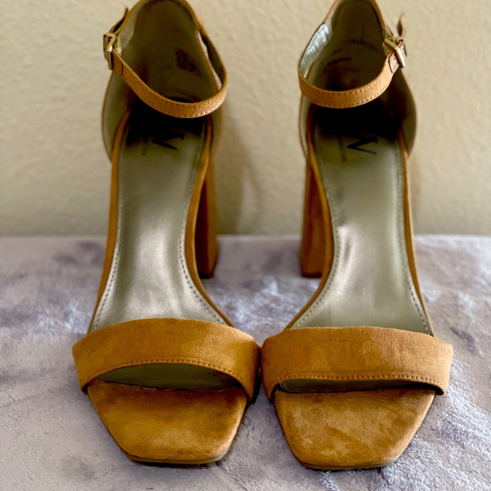 Worthington tan suede heels